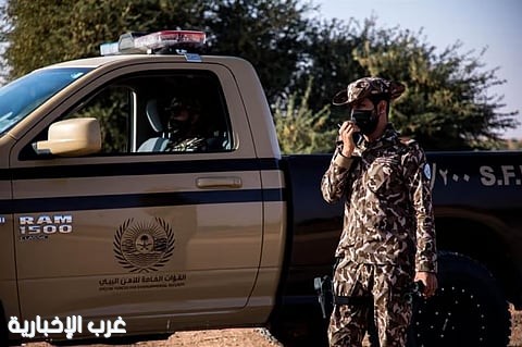 القوات الخاصة للأمن البيئي تضبط مواطنًا لنقله حطبًا محليًا في الرياض القوات الخاصة للأمن البيئي تضبط مواطنًا لنقله حطبًا محليًا في الرياض