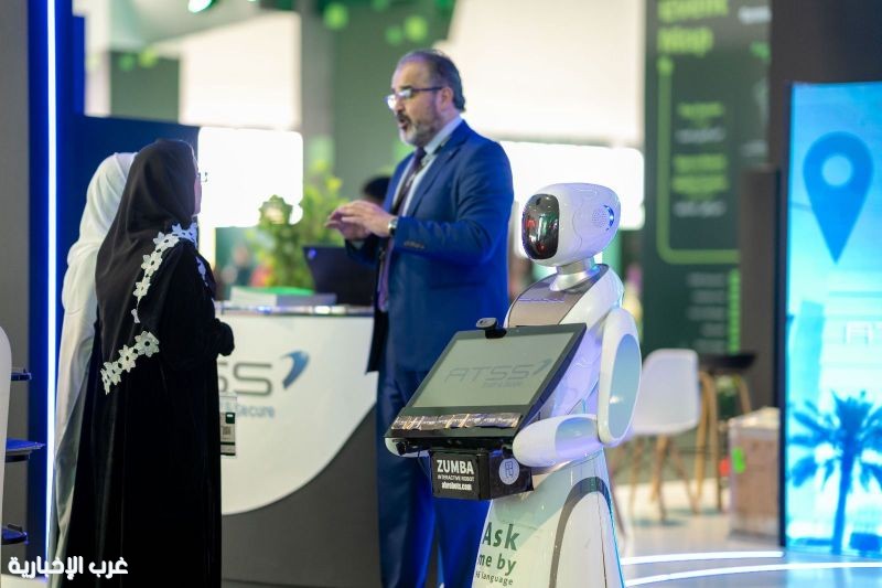 مذيع سعودي "روبوت" في المنتدى السعودي للإعلام 2026