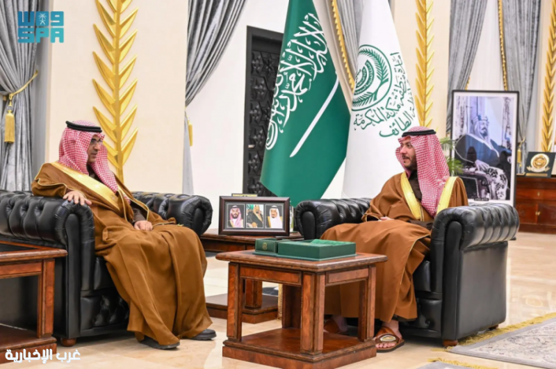 محافظ الطائف يتفقد سير اختبارات الفصل الدراسي الأول بالمحافظة