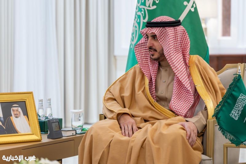 أمير منطقة الجوف يستقبل مديرة المدرسة الأولى الابتدائية بميقوع