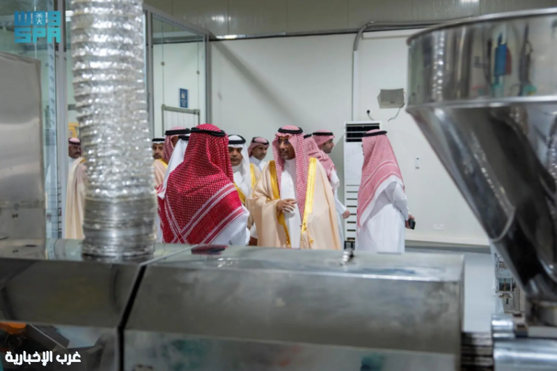 وزير الصناعة والثروة المعدنية يتفقد المدينة الصناعية بجازان ويدشّن مشروعًا مبتكرًا لإنتاج الأعلاف