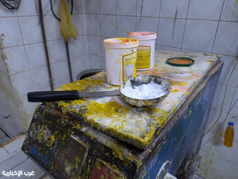 إغلاق معمل حلويات مخالف داخل استراحة بجدة