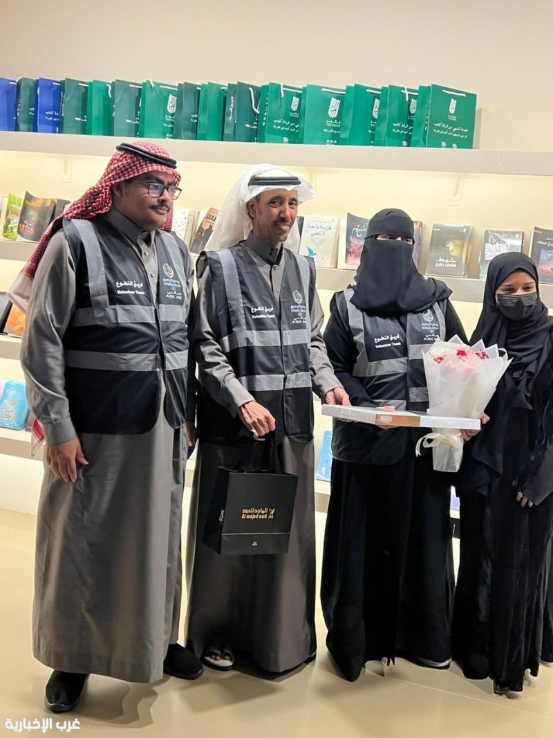 منسوبي جمعية جسور للسقاية والرفادة يزورون مهرجان الكتاب والقراء