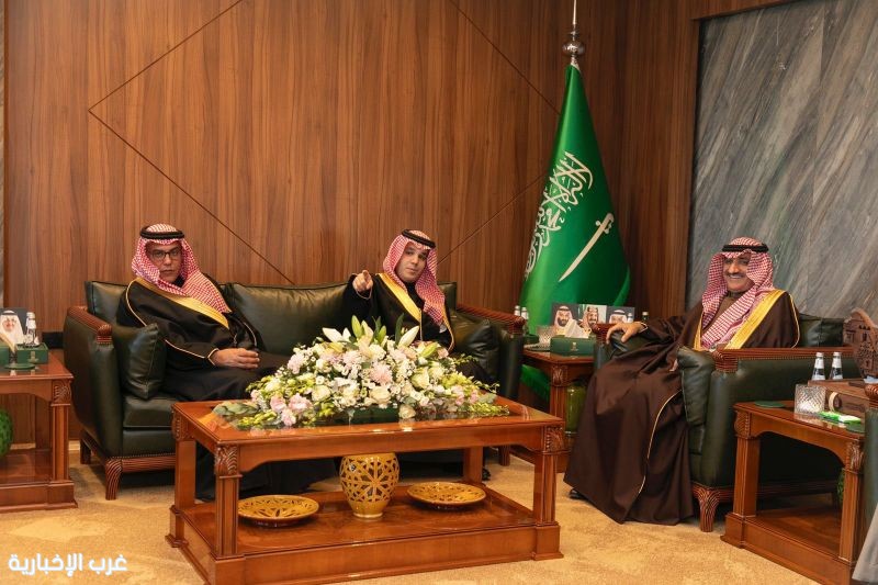 أمين الأحساء يستقبل مجلس إدارة هيئة الصحفيين السعوديين أمين الأحساء يستقبل مجلس إدارة هيئة الصحفيين السعوديين