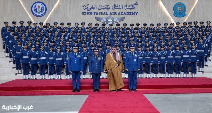نائب وزير الدفاع يرعى تخريج الدفعة 107 من كلية الملك فيصل الجوية نائب وزير الدفاع يرعى تخريج الدفعة 107 من كلية الملك فيصل الجوية