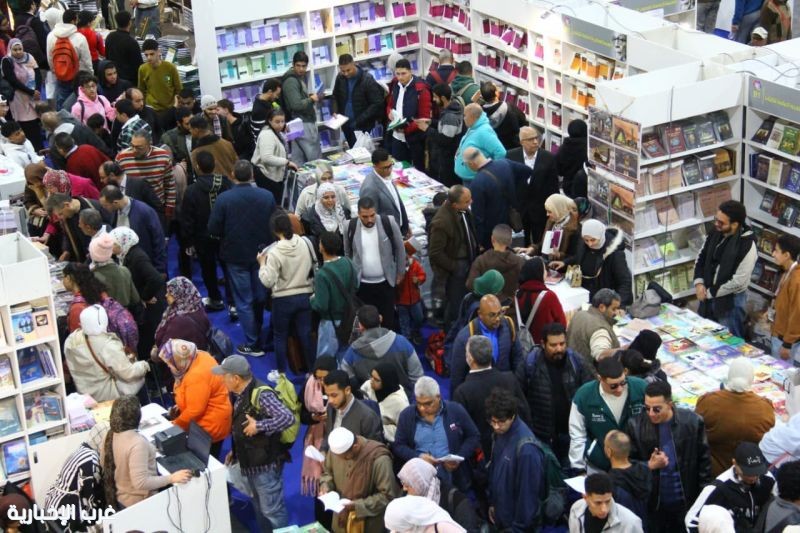 مصر.. إقبال واسع على إصدارات هيئة الكتاب ونجاح مبادرة «مكتبة لكل بيت» بمعرض الكتاب مصر.. إقبال واسع على إصدارات هيئة الكتاب ونجاح مبادرة «مكتبة لكل بيت» بمعرض الكتاب