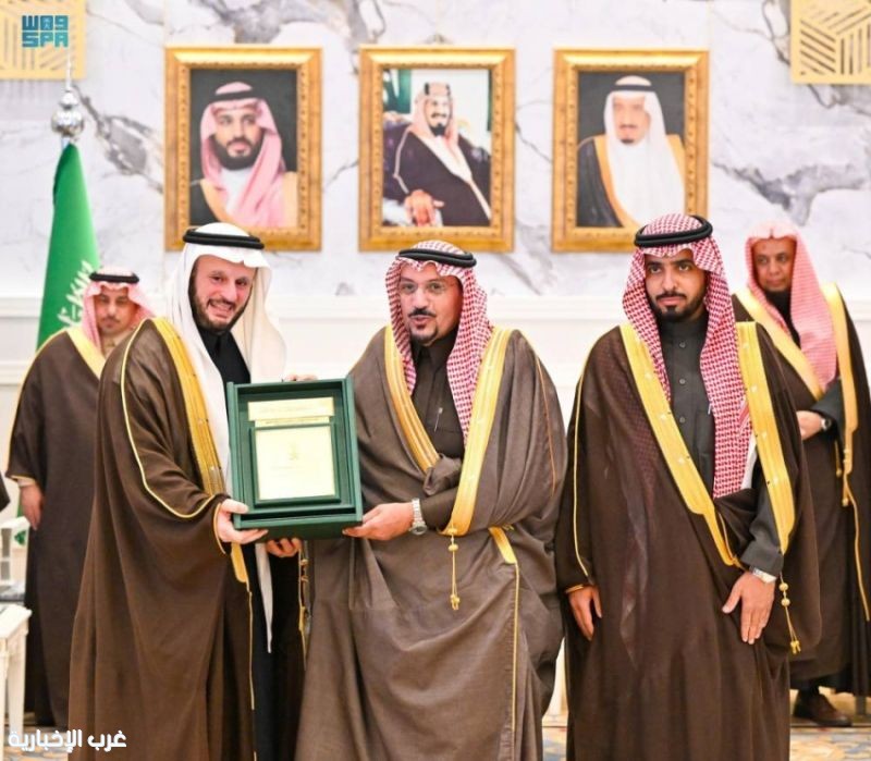 أمير القصيم يثمن جهود مدير القطاع الشمالي للشركة الوطنية للمياه ويكرّمه أمير القصيم يثمن جهود مدير القطاع الشمالي للشركة الوطنية للمياه ويكرّمه