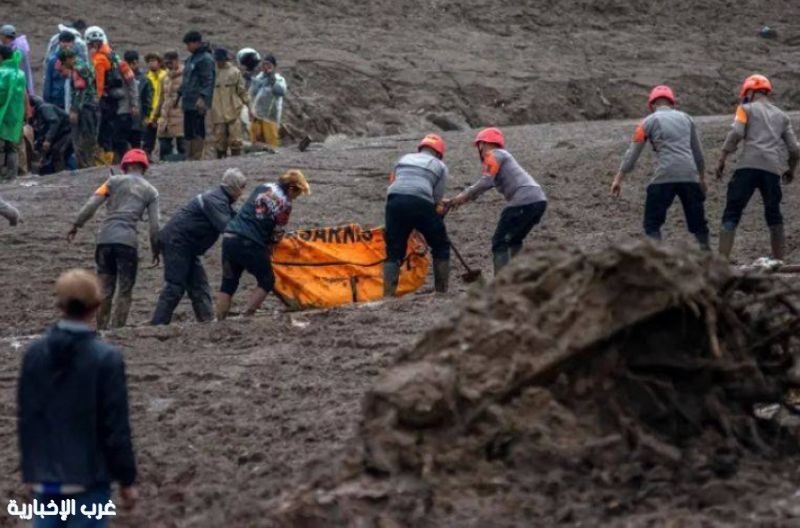 إندونيسيا: ارتفاع حصيلة ضحايا الانهيار الأرضي إلى 50 وفاة إندونيسيا: ارتفاع حصيلة ضحايا الانهيار الأرضي إلى 50 وفاة