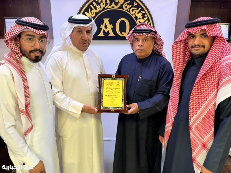 مجلس إدارة نادي أثر الثقافي يزور مصنع مشالح الأحساء