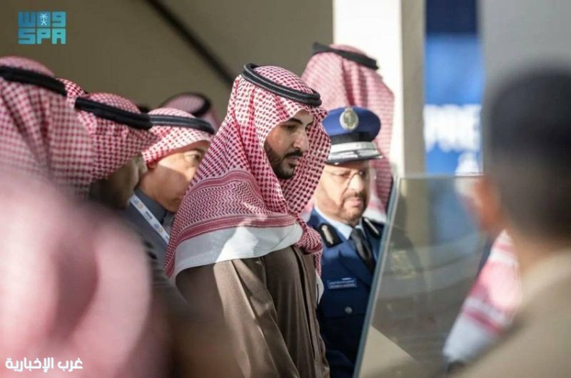 وزير الدفاع يزور جناح وزارة الداخلية في معرض الدفاع العالمي 2026