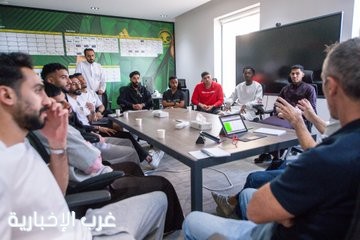 الجهاز الفني المساعد للأخضر يجتمع مع لاعبي نادي النصر المرشحين للانضمام إلى صفوف المنتخب