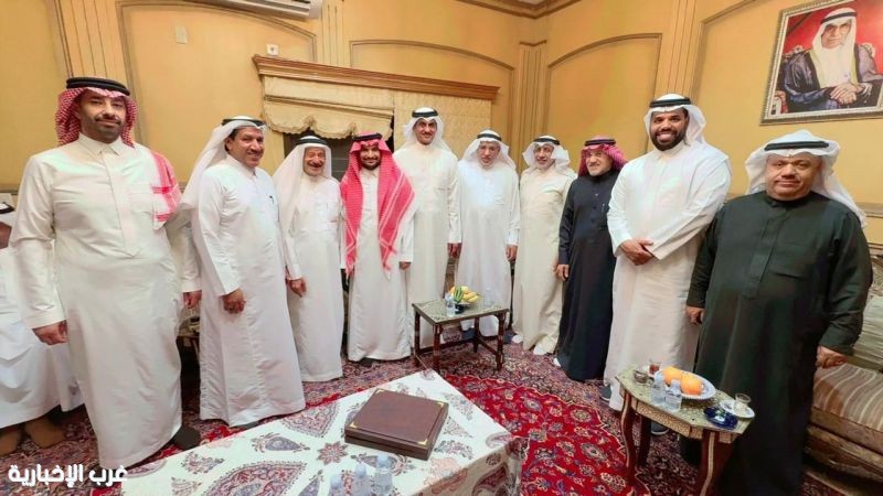 نادي أثر الثقافي يزور شاكر العليو ويمنحه العضوية الذهبية تقديرًا لجهوده