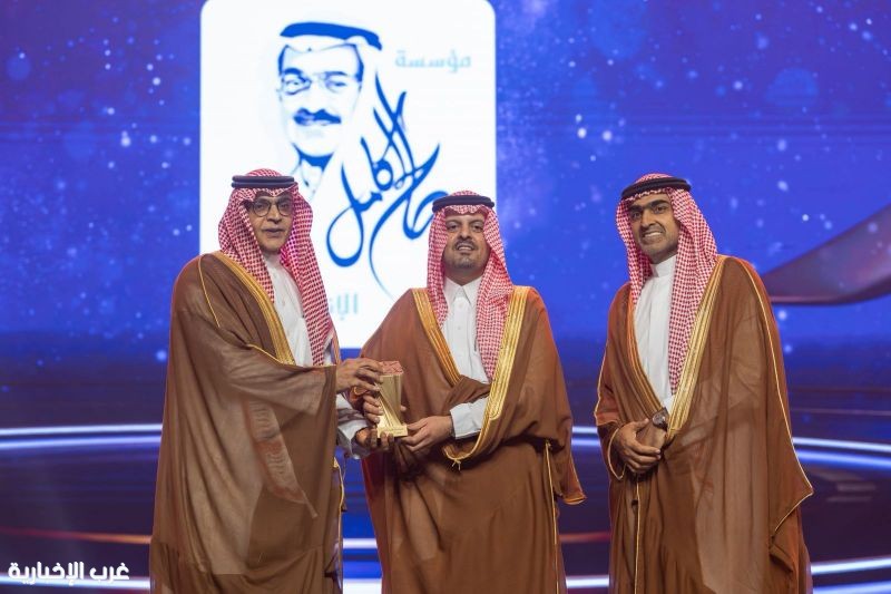 نائب أمير مكة يُتوّج مؤسسة صالح عبد الله كامل الإنسانية بجائزة مكة للتميّز في مسار التميّز الاجتماعي