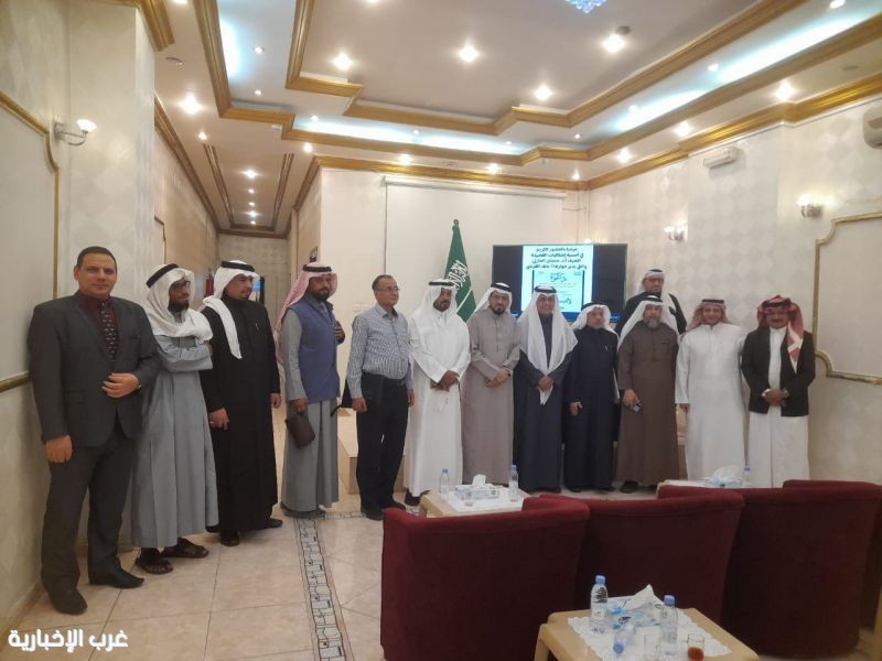 في أمسية ثقافية رعاها "الشريك الأدبي"  الحارثي يقدم قراءة نقدية في "إشكاليات القصيدة" بأدبي الطائف