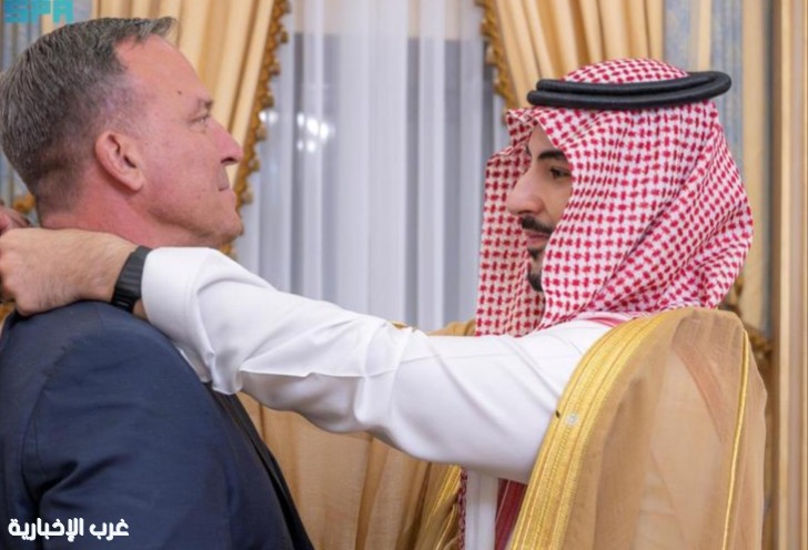 سمو وزير الدفاع يقلد قائد القيادة المركزية الأمريكية السابق وسام الملك عبدالعزيز الممتاز سمو وزير الدفاع يقلد قائد القيادة المركزية الأمريكية السابق وسام الملك عبدالعزيز الممتاز