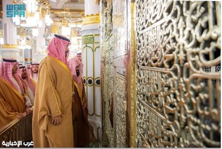 ولي العهد يزور المسجد النبوي ويؤدي الصلاة في الروضة الشريفة ولي العهد يزور المسجد النبوي ويؤدي الصلاة في الروضة الشريفة