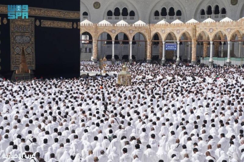 أول جمعة من رمضان.. تدفّق كثيف للمصلين في المسجد الحرام وسط أجواء روحانية