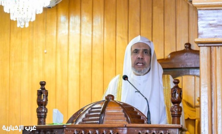 الدكتور العيسى يخطب ويؤمّ المصلين في الجامع الكبير في جمهورية رواندا