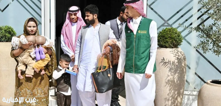 وصول التوأم الباكستاني الملتصق «سفيان ويوسف» إلى الرياض وصول التوأم الباكستاني الملتصق «سفيان ويوسف» إلى الرياض