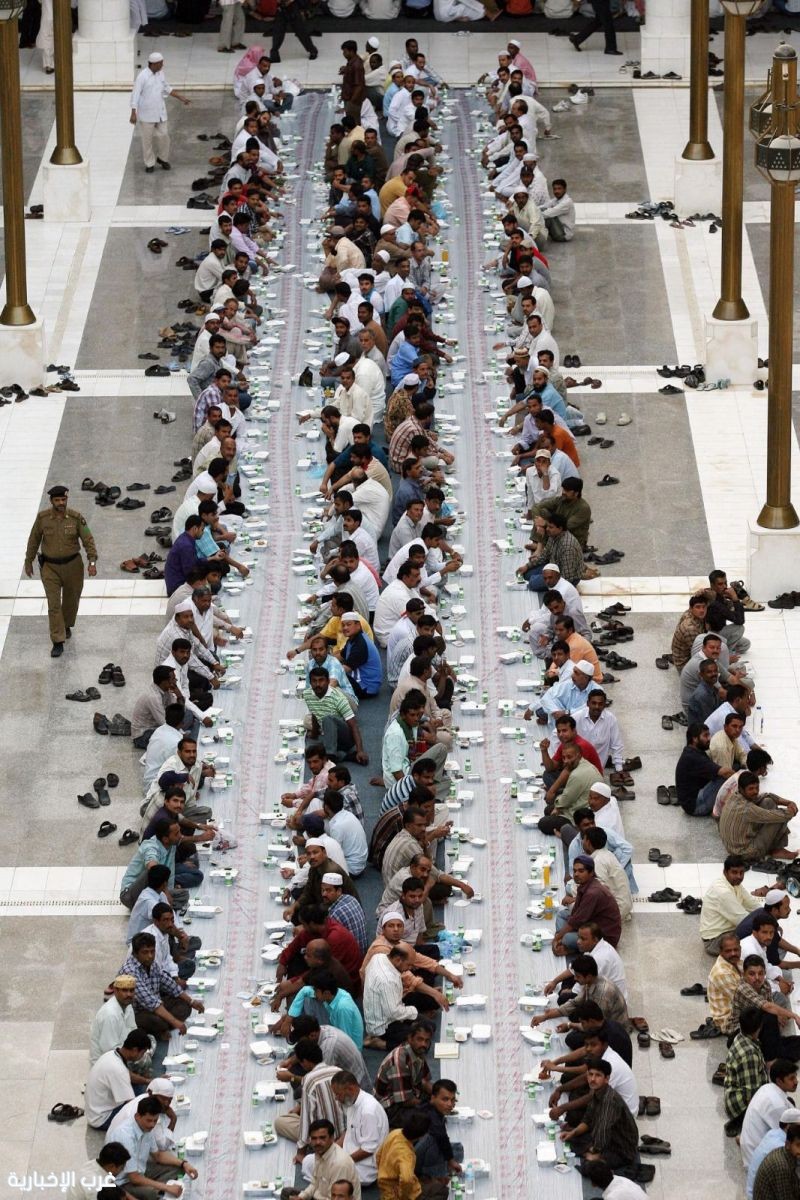 تصوّر.. إفطارًا بين النور والنخيل تصوّر.. إفطارًا بين النور والنخيل