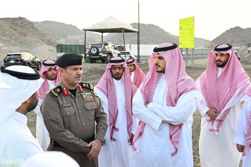 مُحافظ الطائف يقف على مشروع الطريق الرابط بين طريق السيل وطريق عشيرة الرياض