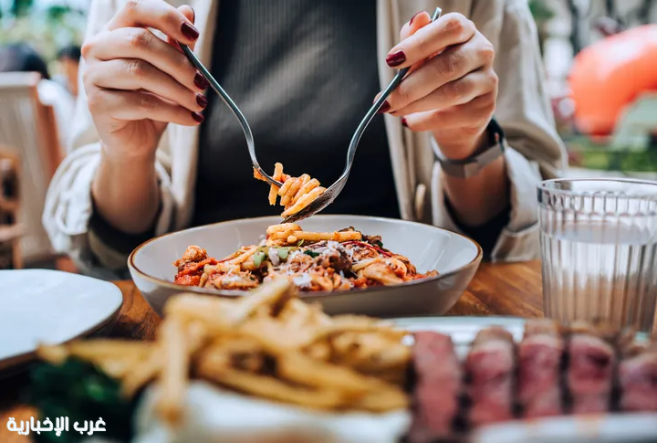 التوقف عن تناول الطعام قبل النوم بثلاث ساعات يحسن ضغط الدم ومستوى السكر في الدم