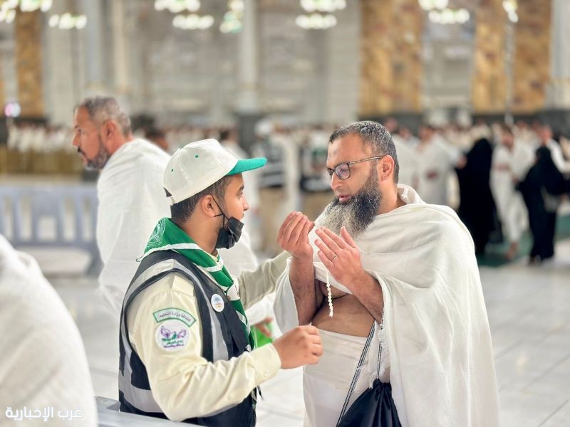 الكشافة السعودية تسجّل 45 ألف ساعة تطوع في الحرم المكي بنصف رمضان الأول