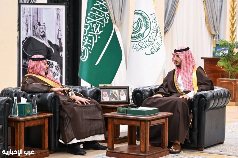 الأمير فواز بن سلطان يستقبل مدير فرع وزارة التجارة بالمحافظة