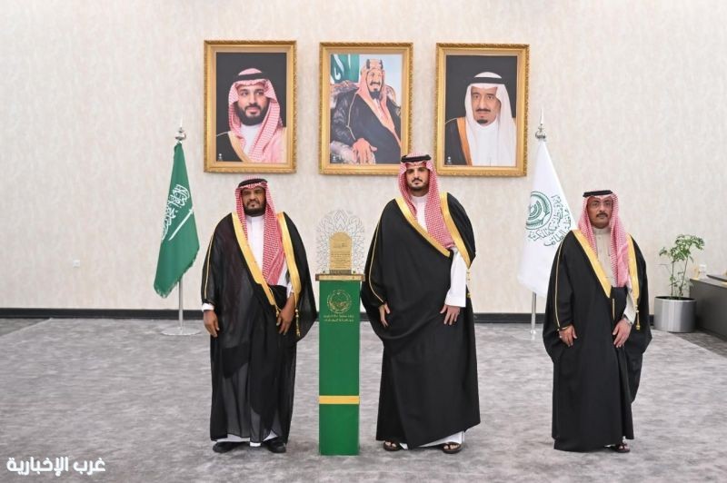 محافظ الطائف يكرّم رئيس نادي فرسان الوطن تقديرًا لمشاركاته في مبادرات أمانة الطائف