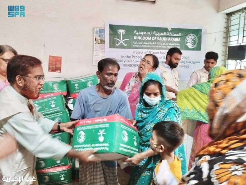 مركز الملك سلمان للإغاثة يوزع 430 سلة غذائية على الأسر المحتاجة في دكا ببنغلاديش