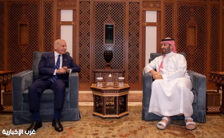 ولي العهد يلتقي رئيس وزراء باكستان في جدة