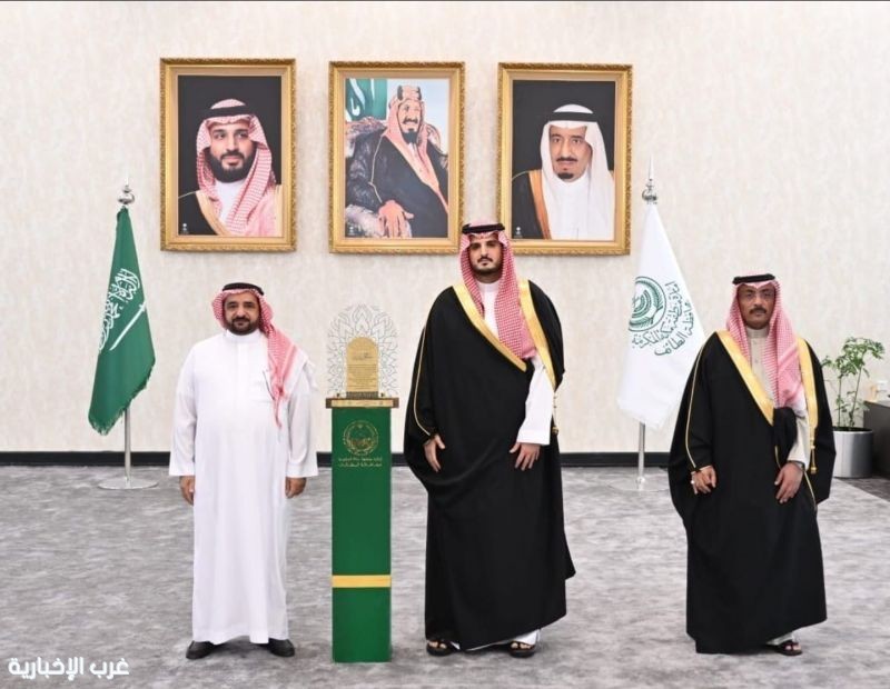 محافظ الطائف يكرّم رئيسة جمعية ذوي الاحتياجات الخاصة لدورها التطوعي