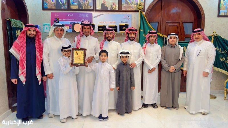 مجلس إدارة نادي أثر الثقافي يزور رجل الأعمال مشبب بن فياض الحراجين ويكرّمه بدرع النادي مجلس إدارة نادي أثر الثقافي يزور رجل الأعمال مشبب بن فياض الحراجين ويكرّمه بدرع النادي