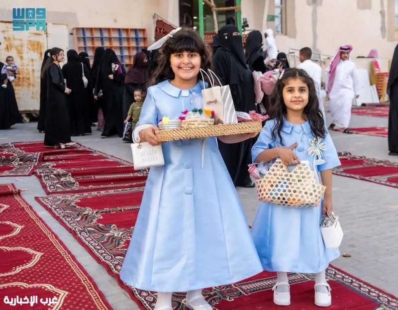 العيدية في جدة.. تقليد متوارث يرسم البهجة على وجوه الأطفال في عيد الفطر