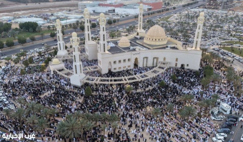 تبوك تحتفل بعيد الفطر بصلاة جماعية في جامع الوالدين تبوك تحتفل بعيد الفطر بصلاة جماعية في جامع الوالدين