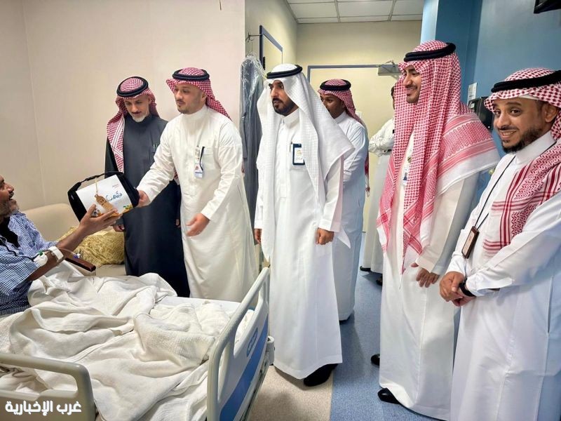 مستشفى شرق جدة يعايد المرضى المنومين في أول أيام عيد الفطر مستشفى شرق جدة يعايد المرضى المنومين في أول أيام عيد الفطر