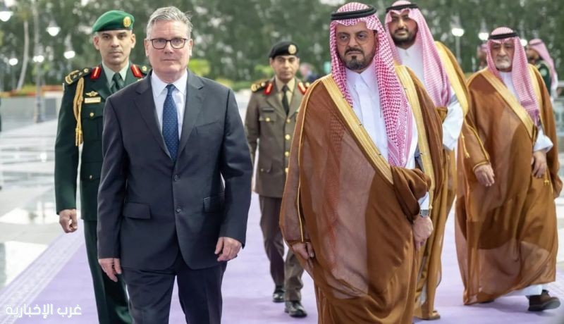 رئيس وزراء بريطانيا يصل إلي جدة في استقبال رسمي رفيع