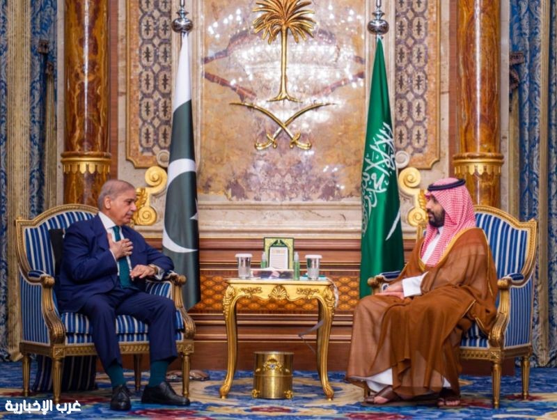 ولي العهد يلتقي رئيس وزراء باكستان لتعزيز التعاون المشترك