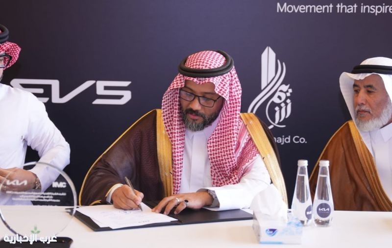 الشركة الأهلية تسلّم أول دفعة سيارات كهربائية لشركة شيم المجد ضمن توجهات الاستدامة