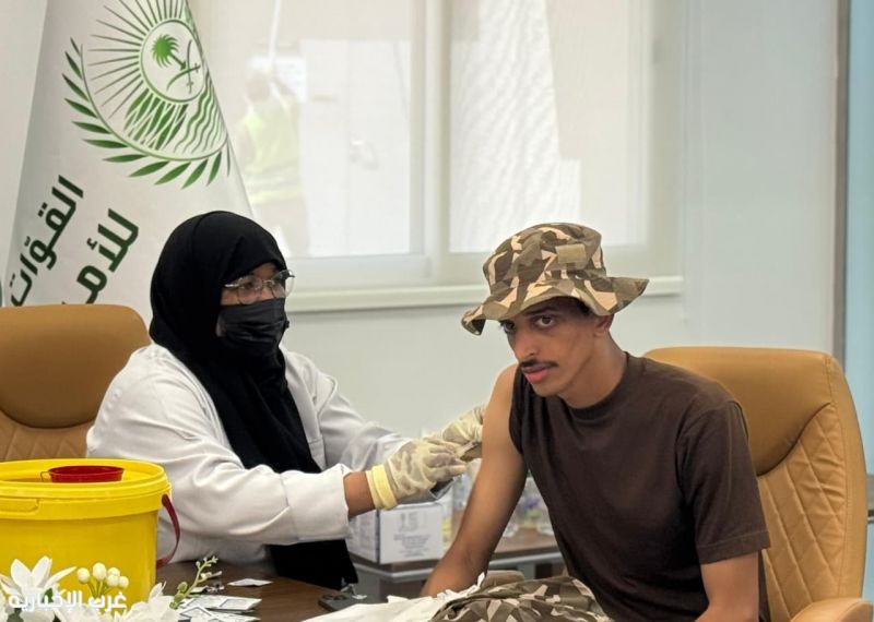 مجمع الملك عبدالله الطبي بجدة ينفذ حملة تطعيم لـ200 من منسوبي القوة الخاصة للأمن البيئي بالمنطقة