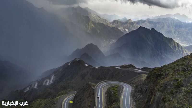 عسير في العيد.. مغامرات وتجارب مختلفة بين الجبال والضباب