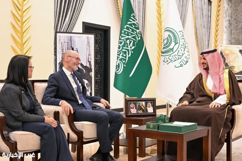 مُحافظ الطائف يستقبل السفير البريطاني لدى المملكة