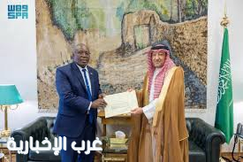 رسالة خطية من رئيس زيمبابوي إلى خادم الحرمين الشريفين لتعزيز العلاقات الثنائية