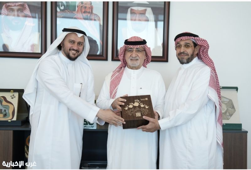 معالي أمين جدة يسلّم 10 سيارات لأيتام جدة ضمن مشروع "تاكسي الأيتام"
