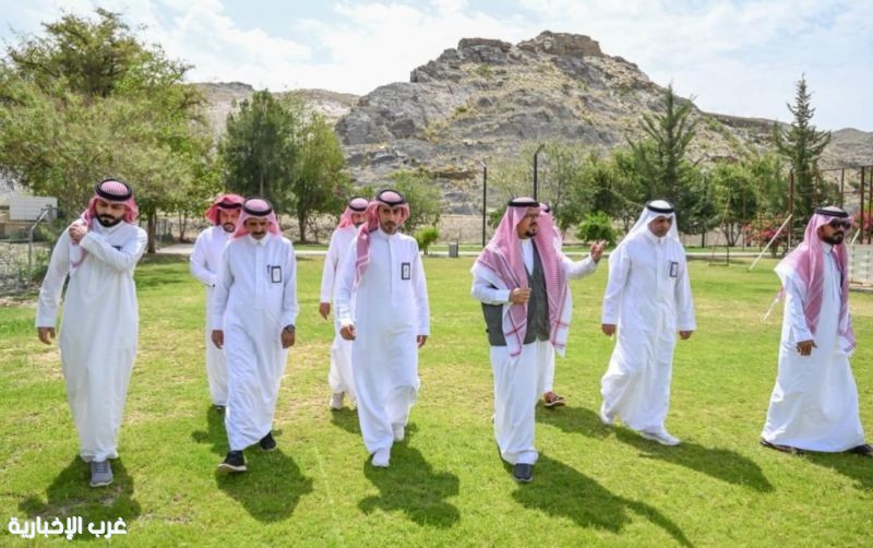 أمين الباحة يتفقد مشاريع معشوقة وبيدة استعدادًا لصيف