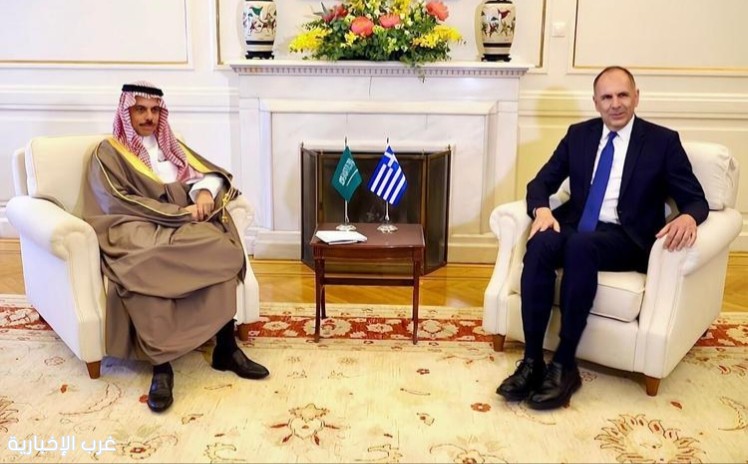 وزير الخارجية يبحث تعزيز العلاقات مع اليونان ويوقع اتفاقية إعفاء من التأشيرة الدبلوماسية