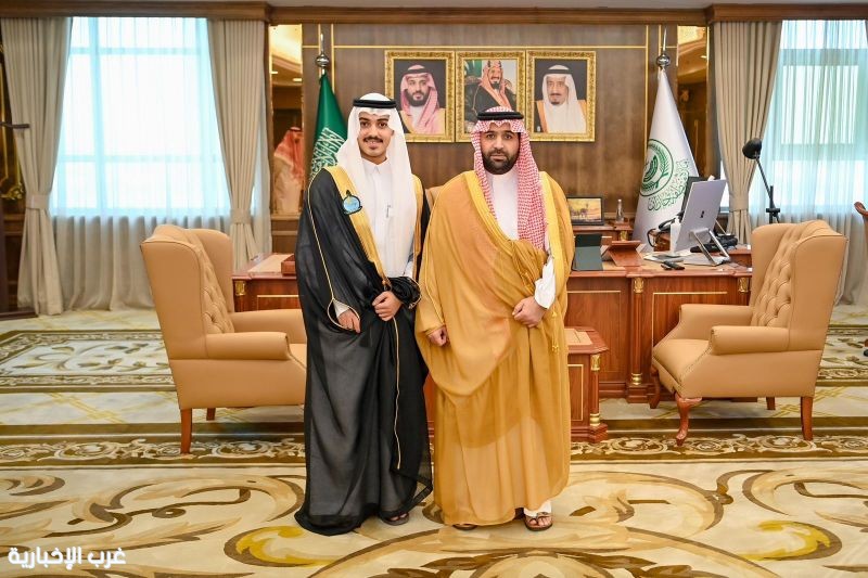 أمير جازان يكرّم طالبًا تبرع لوالده بجزء من كبده على حساب تخرجه