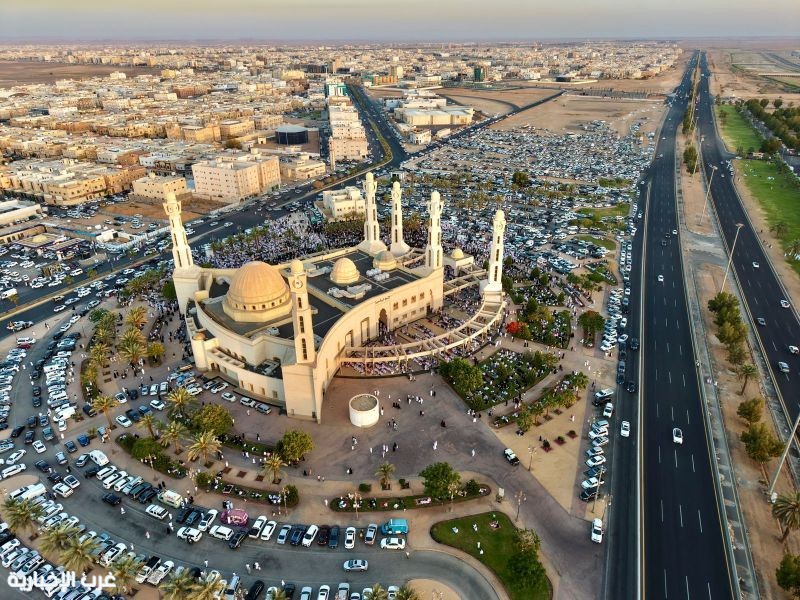 لقطات جوية لجامع الوالدين في مدينة ⁧تبوك‬⁩ خلال تأدية صلاة ⁧عيد الأضحى  المبارك ‬⁩
