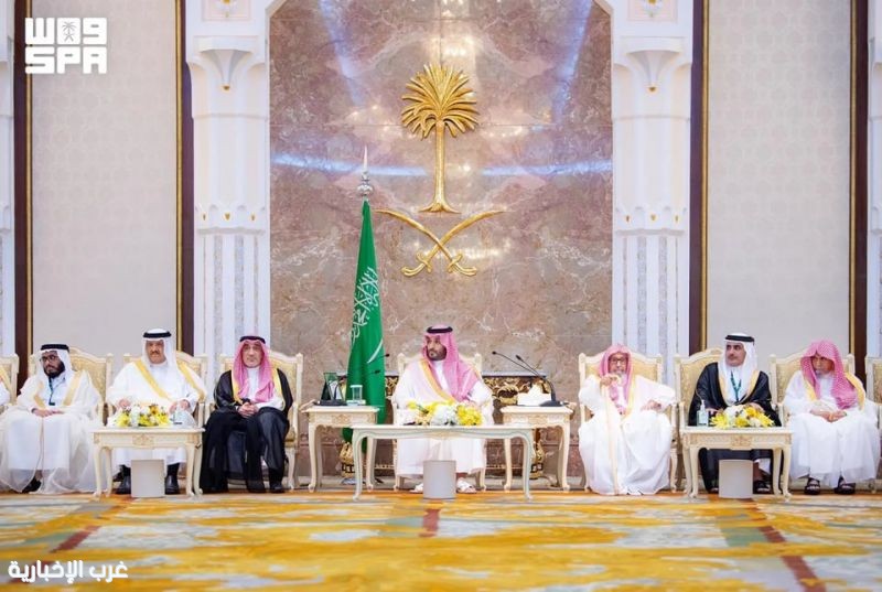 ولي العهد يستقبل أصحاب السمو وكبار المسؤولين في حفل رسمي بجدة