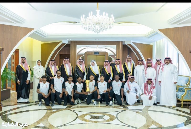 أمير الشرقية يستقبل أبطال القادسية ويشيد بإنجازهم بعد التتويج بلقب الدوري السعودي الممتاز تحت 18 عاماً أمير الشرقية يستقبل أبطال القادسية ويشيد بإنجازهم بعد التتويج بلقب الدوري السعودي الممتاز تحت 18 عاماً
